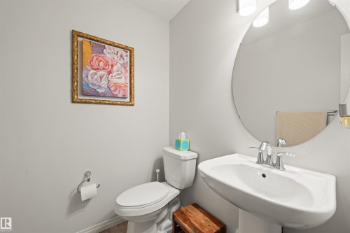 12425 111 Avenue Nw, Edmonton, AB - Indoor Photo Showing Bathroom