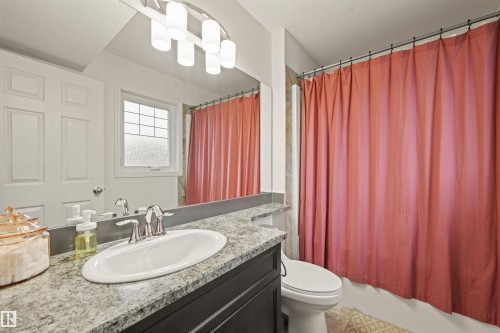 12425 111 Avenue Nw, Edmonton, AB - Indoor Photo Showing Bathroom