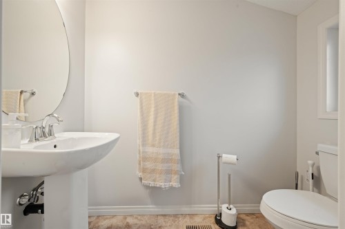 12425 111 Avenue Nw, Edmonton, AB - Indoor Photo Showing Bathroom