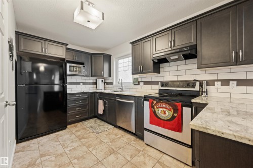 12425 111 Avenue Nw, Edmonton, AB - Indoor Photo Showing Kitchen