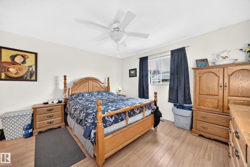 7530 137A Avenue Nw, Edmonton, AB - Indoor Photo Showing Bedroom
