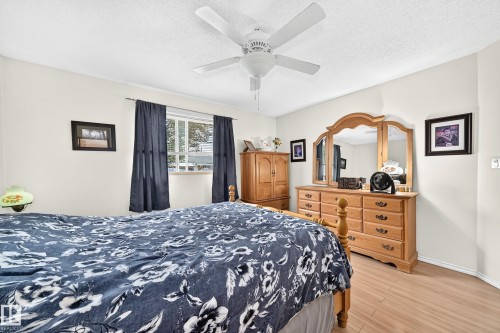 7530 137A Avenue Nw, Edmonton, AB - Indoor Photo Showing Bedroom