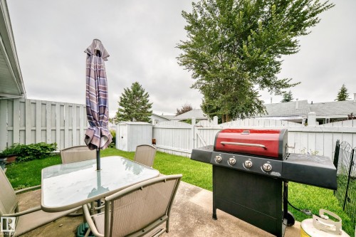 7530 137A Avenue Nw, Edmonton, AB - Outdoor