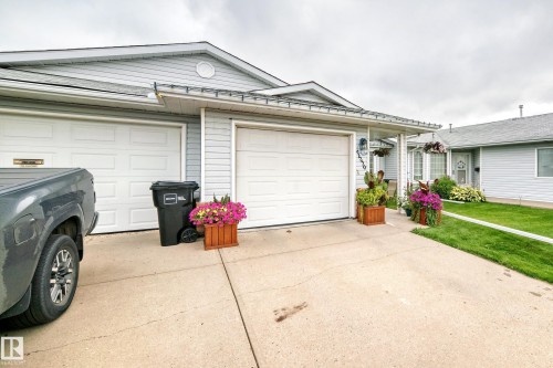 7530 137A Avenue Nw, Edmonton, AB - Outdoor With Exterior