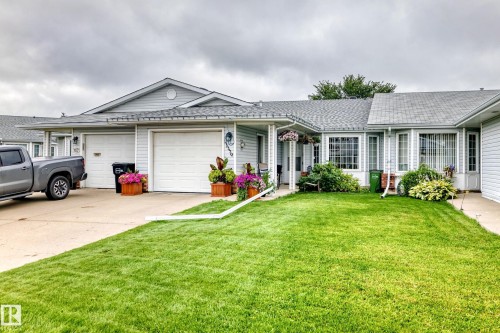 7530 137A Avenue Nw, Edmonton, AB - Outdoor With Facade