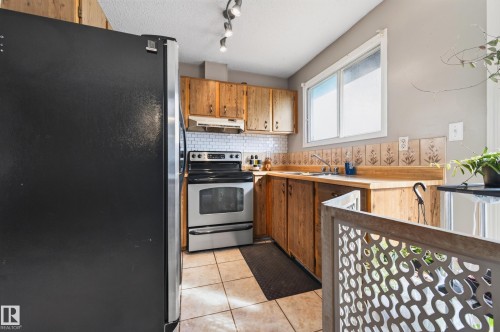 14531 31A Street Nw, Edmonton, AB - Indoor Photo Showing Kitchen