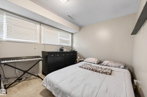 14531 31A Street Nw, Edmonton, AB - Indoor Photo Showing Bedroom