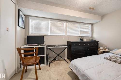 14531 31A Street Nw, Edmonton, AB - Indoor Photo Showing Bedroom