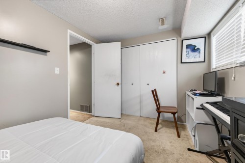 14531 31A Street Nw, Edmonton, AB - Indoor Photo Showing Bedroom
