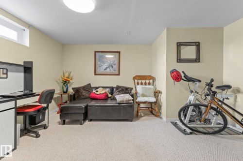 Recessed windows offer natural illumination - 17132 103 Street Nw, Edmonton, AB 