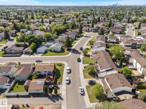 Residential neighborhood with mature trees and paved streets - 17132 103 Street Nw, Edmonton, AB 