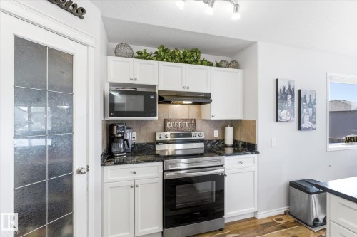 16303 37 Street Nw, Edmonton, AB - Indoor Photo Showing Kitchen