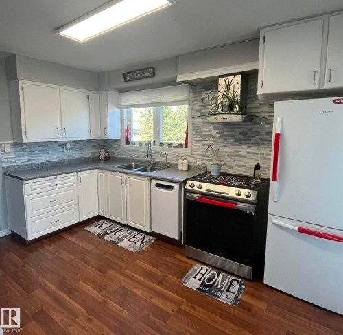 5027 49 Ave, Vilna, AB - Indoor Photo Showing Kitchen With Double Sink