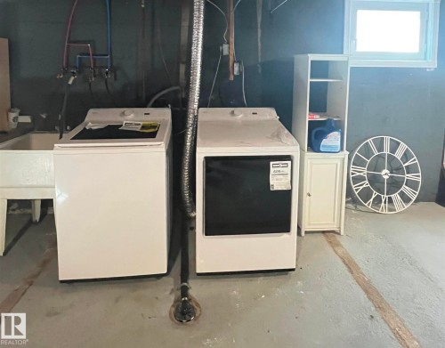 5027 49 Ave, Vilna, AB - Indoor Photo Showing Laundry Room