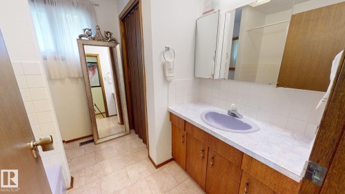 10032 108 Street, Westlock, AB - Indoor Photo Showing Bathroom