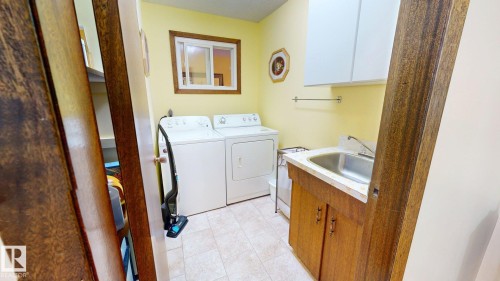 10032 108 Street, Westlock, AB - Indoor Photo Showing Laundry Room