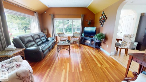 10032 108 Street, Westlock, AB - Indoor Photo Showing Living Room