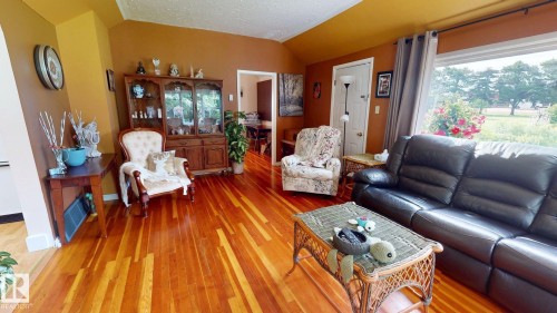 10032 108 Street, Westlock, AB - Indoor Photo Showing Living Room