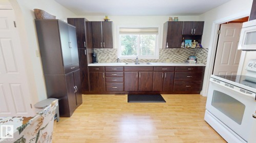 10032 108 Street, Westlock, AB - Indoor Photo Showing Kitchen