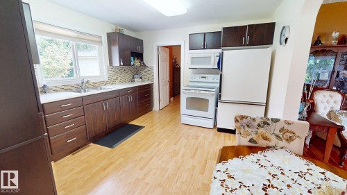 10032 108 Street, Westlock, AB - Indoor Photo Showing Kitchen