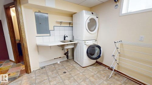 9503 77 Street Nw, Edmonton, AB 