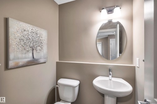 5033 Andison Close Sw, Edmonton, AB - Indoor Photo Showing Bathroom