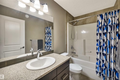 5033 Andison Close Sw, Edmonton, AB - Indoor Photo Showing Bathroom