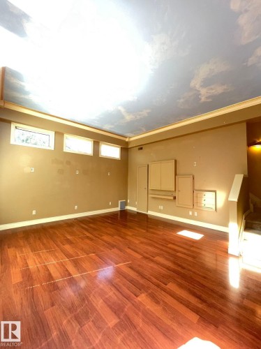 11643 76 Avenue Nw, Edmonton, AB - Indoor