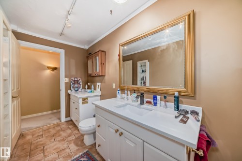 11643 76 Avenue Nw, Edmonton, AB - Indoor Photo Showing Bathroom