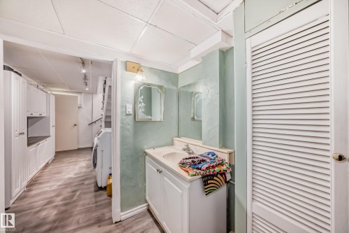 11643 76 Avenue Nw, Edmonton, AB - Indoor