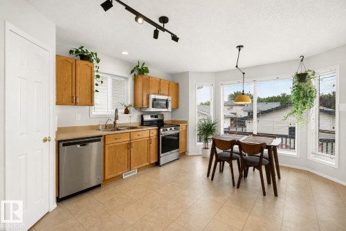 14823 47 Street Nw, Edmonton, AB - Indoor
