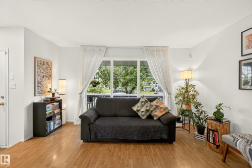 14823 47 Street Nw, Edmonton, AB - Indoor Photo Showing Living Room
