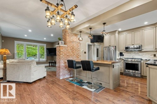 10547 126 Street Nw, Edmonton, AB - Indoor