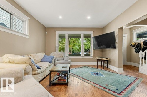 10547 126 Street Nw, Edmonton, AB - Indoor Photo Showing Living Room