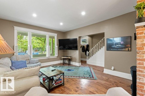 10547 126 Street Nw, Edmonton, AB - Indoor Photo Showing Living Room