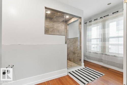 10547 126 Street Nw, Edmonton, AB - Indoor