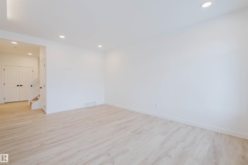 8249 Kiriak Loop Sw, Edmonton, AB 
