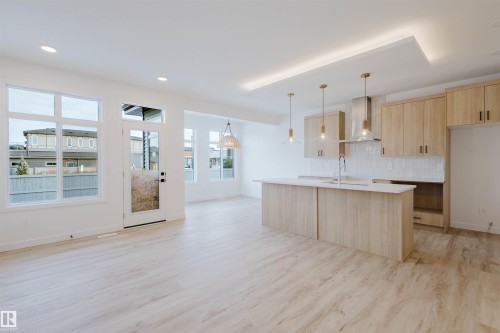 8249 Kiriak Loop Sw, Edmonton, AB 