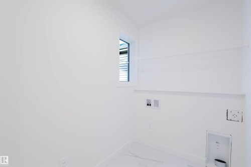 8249 Kiriak Loop Sw, Edmonton, AB 