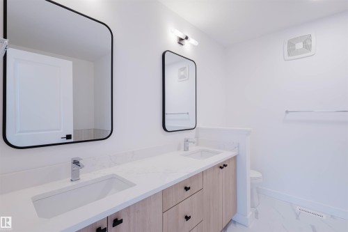 8249 Kiriak Loop Sw, Edmonton, AB 