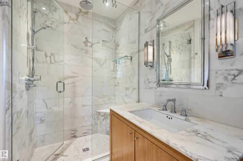 13808 Buena Vista Road Nw, Edmonton, AB - Indoor Photo Showing Bathroom