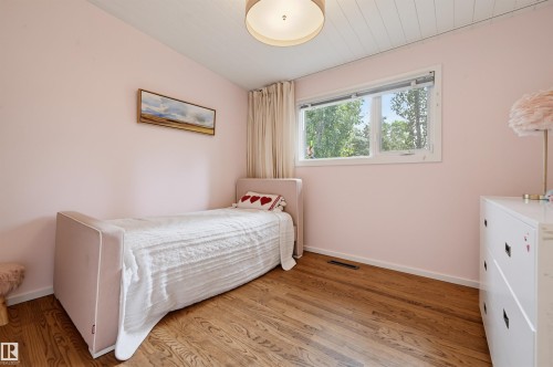 13808 Buena Vista Road Nw, Edmonton, AB - Indoor Photo Showing Bedroom