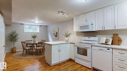 11031 152 Street Nw, Edmonton, AB - Indoor Photo Showing Kitchen