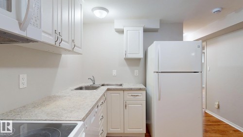 11031 152 Street Nw, Edmonton, AB - Indoor
