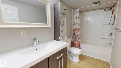 4 piece bath in legal basement suite - 11031 152 Street Nw, Edmonton, AB - Indoor Photo Showing Bathroom