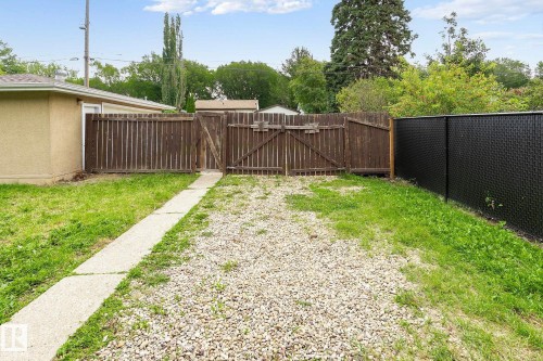 RV parking with gate. - 11031 152 Street Nw, Edmonton, AB - Outdoor