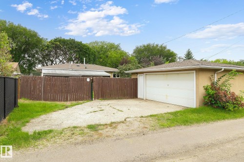 Double detached Garage. - 11031 152 Street Nw, Edmonton, AB - Outdoor