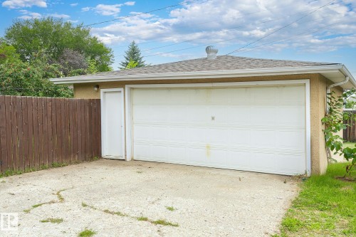 11031 152 Street Nw, Edmonton, AB - Outdoor