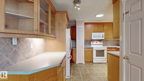 11031 152 Street Nw, Edmonton, AB - Indoor Photo Showing Kitchen