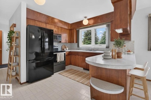 4132 113 Street Nw, Edmonton, AB - Indoor